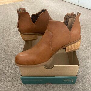 New BOC By BORN Tan Lucy Bootie 7.5-8